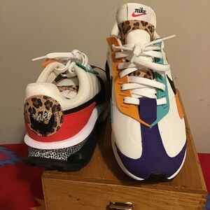 🔥Sale Nike, NWOT, no box, size U S 7, gorgeous graphics